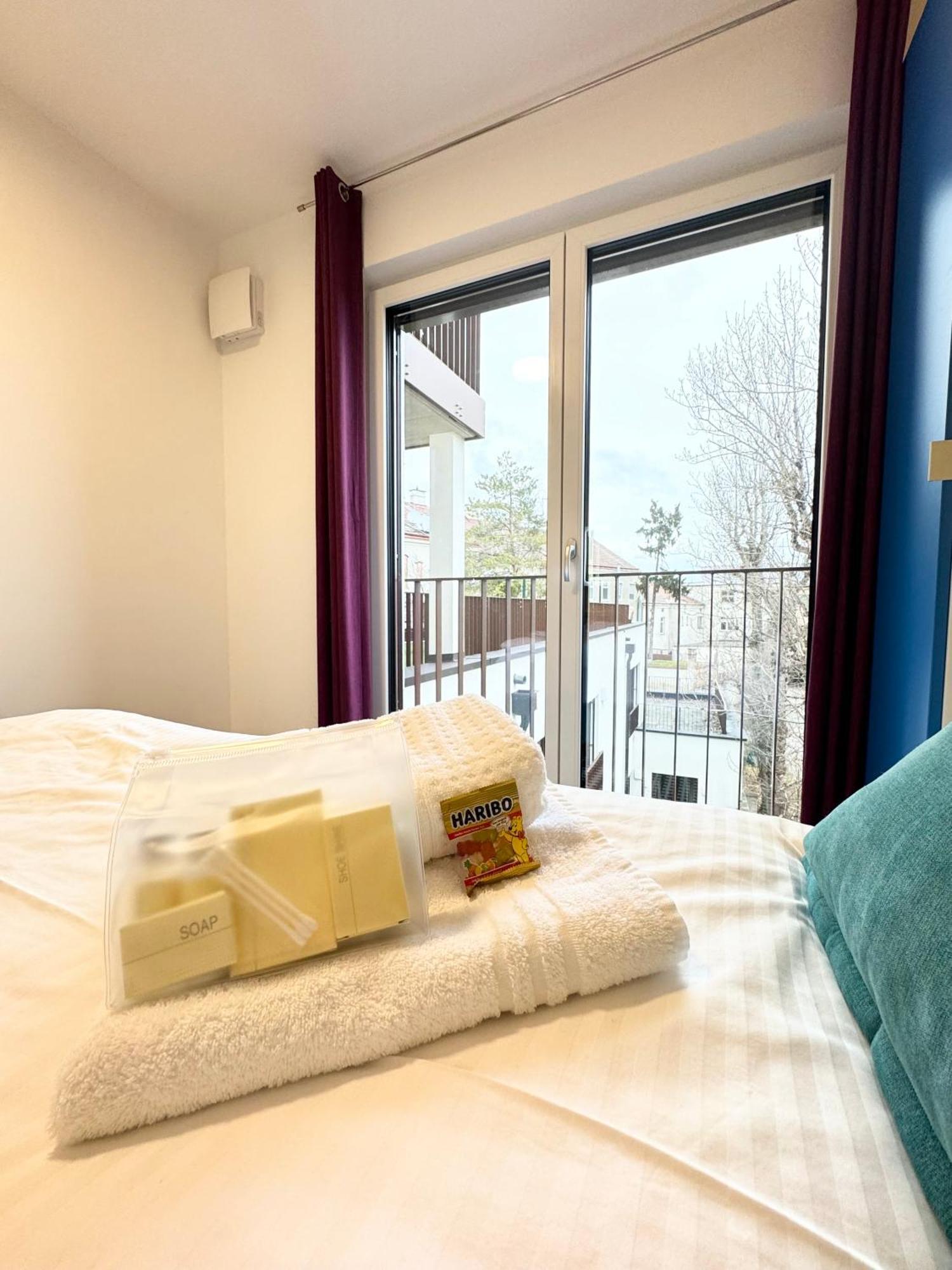 Wohnung Mit Terrasse + Parkplatz Bécs Kültér fotó